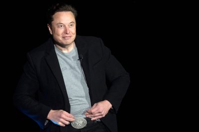 Elon Musk's Twitter deal has to close by Friday or the trial is back on